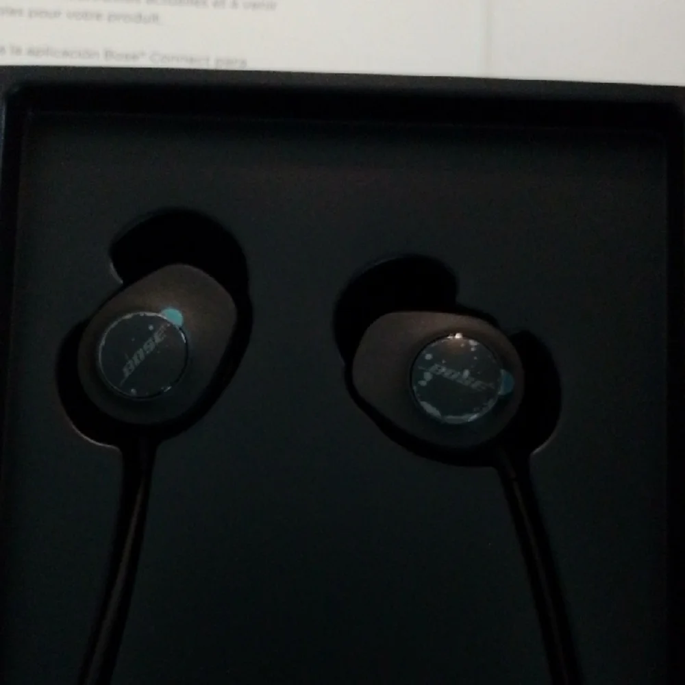 Bose SoundSport Wireless Earbuds - Dark Gray - Picture 8 of 10